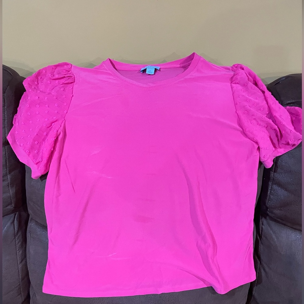 Ladies size Large pink blouse with detailed sleeve. EUC. CECE BRAND.